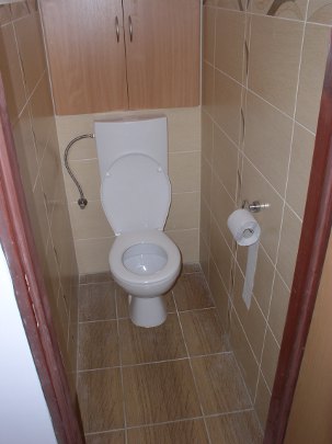 Sprchový kout toaleta v panelovém domě